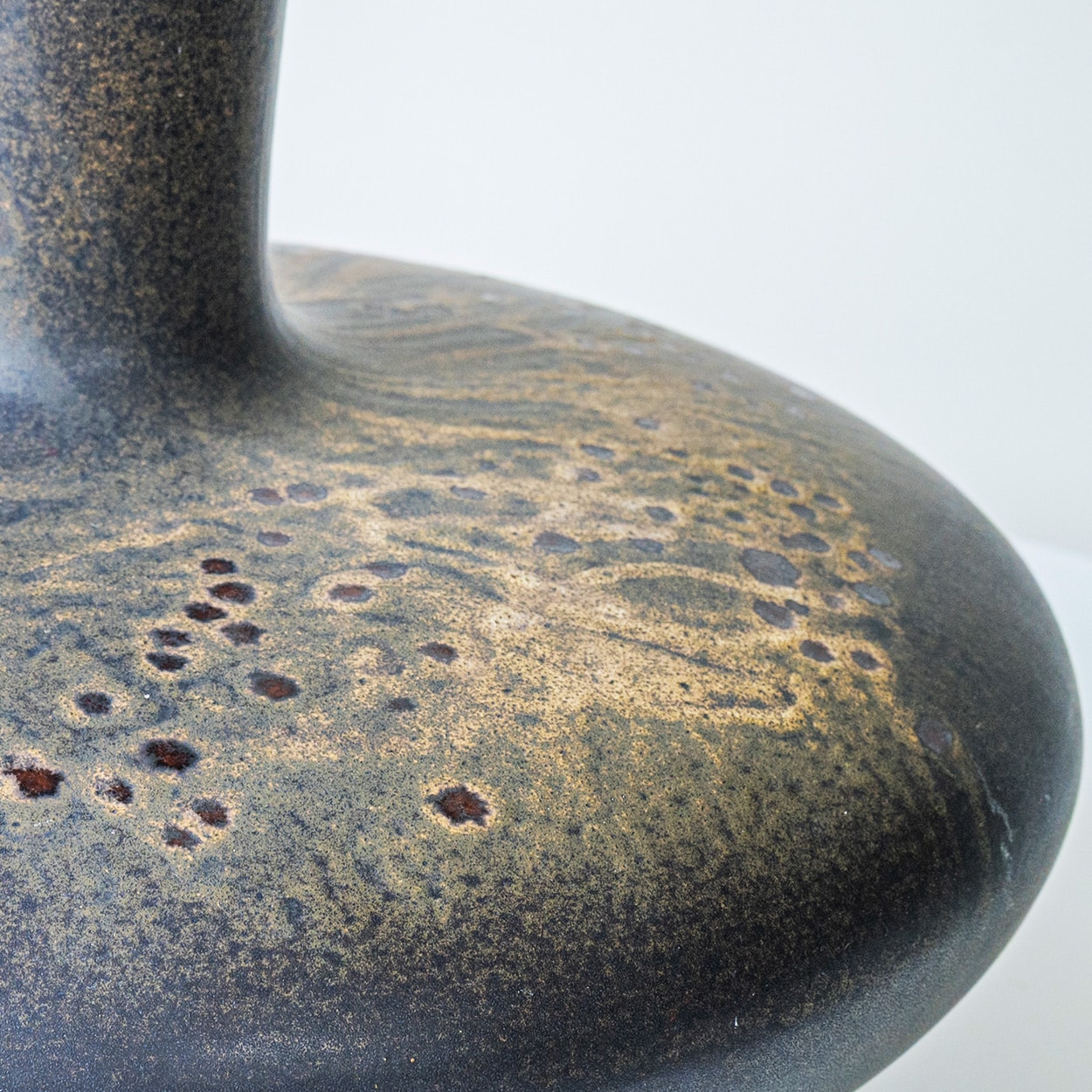 Sculptural Wide Disc Ceramic Lamp, Neutral Custom Lampshade by R. Houben