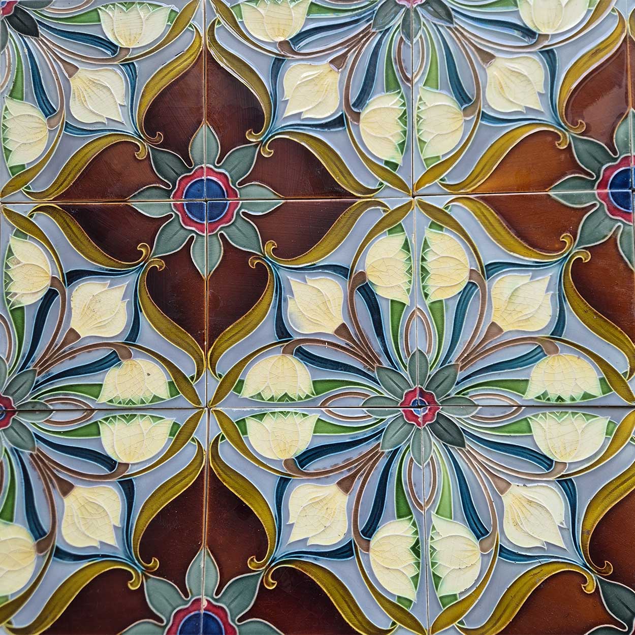 1 of the 20 Sets of 4 tiles Blue Brown Flower Glazed Tiles, Gilliot Hemiksem